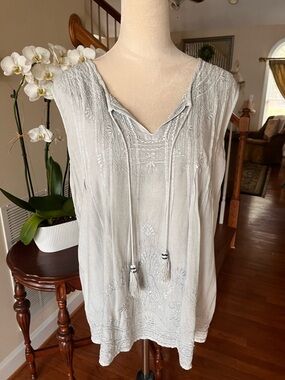 Embroidered Light Gray Sleeveless Camisole with Tassel Ties
